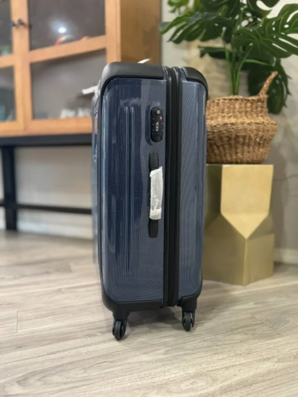 NEW! Tumi 30